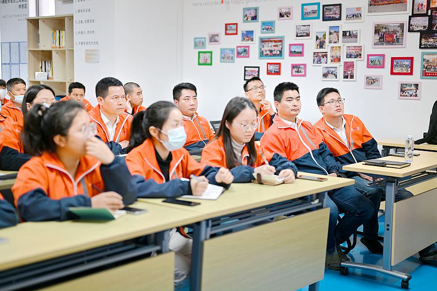 納宏光電員工認證聽講